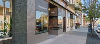 Modern Bellevue Retreat – Near Stadiums & Downtown