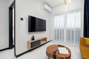 Televisión y oficina 