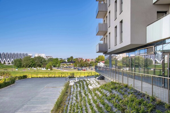Property grounds - Al. Kopisto 11 Rzeszów | Black and Yellow Apartment with Air Conditioned Living (Rzeszów)