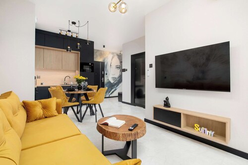 Stylish Apartment | Air Conditioning and Balcony