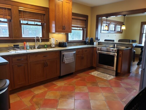 Beautiful lakeshore home. 4 bed. Amazing views overlooking the lake! New Owner.