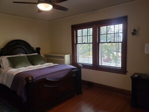 Escrivaninha, Wi-Fi de cortesia, roupa de cama