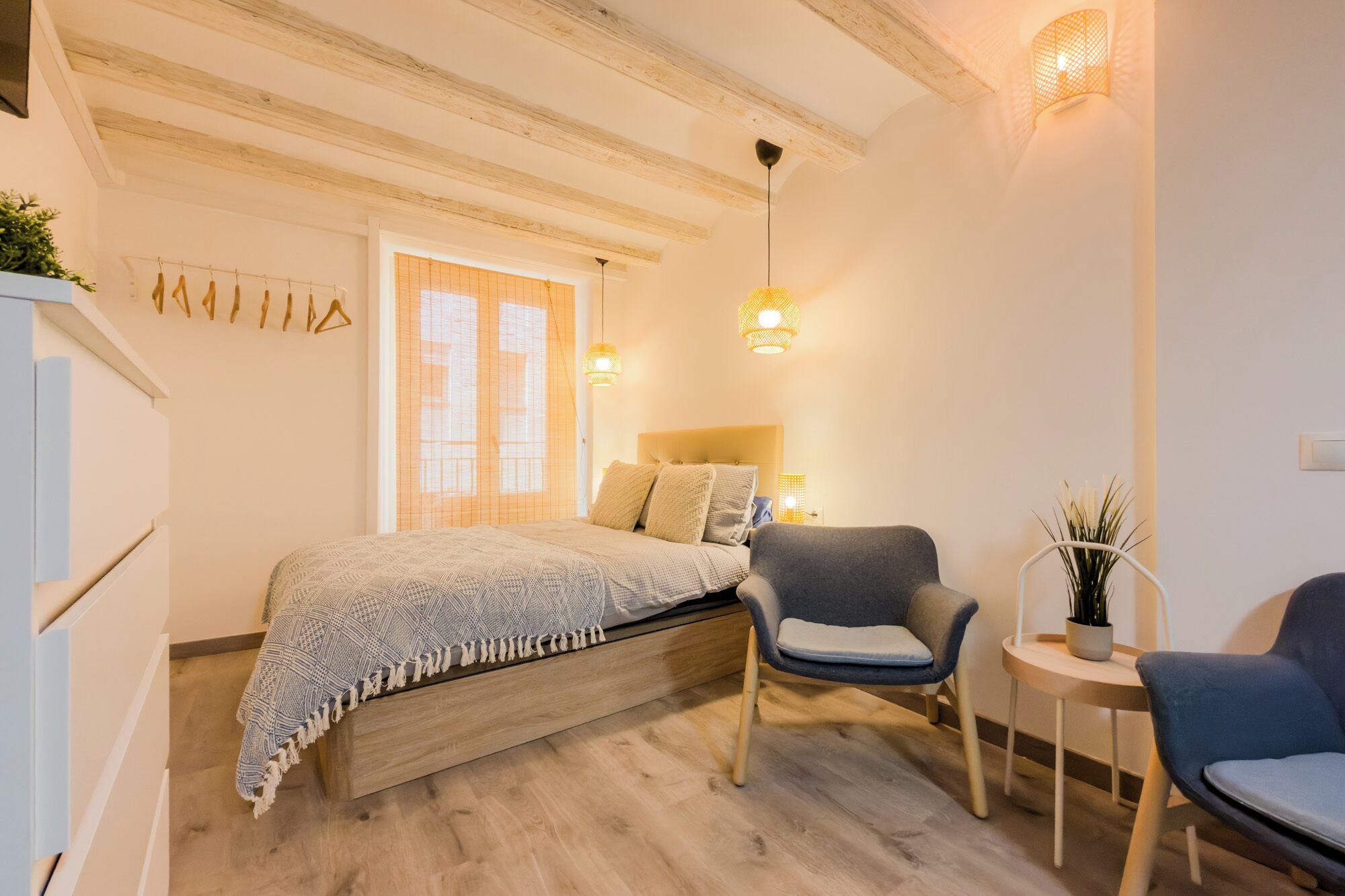 1 chambre, fer et planche à repasser, accès Internet, draps fournis