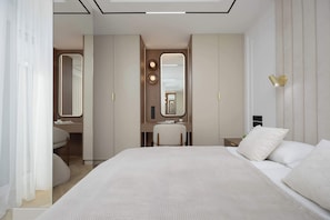 1 chambre, bureau, fer et planche à repasser, lit parapluie