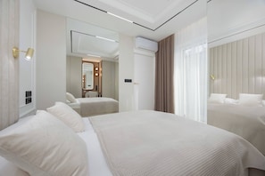 1 Schlafzimmer, Schreibtisch, Bügeleisen/Bügelbrett, Reisekinderbett