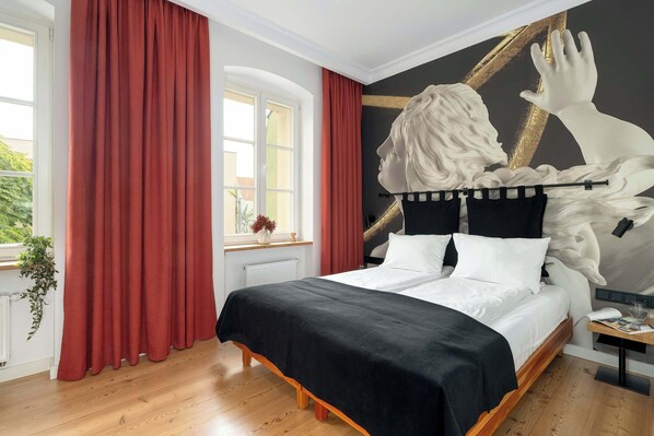2 bedrooms, desk, travel crib, WiFi