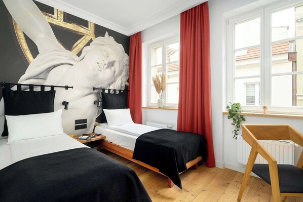 Desk, travel crib, WiFi, bed sheets