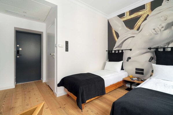 Desk, travel crib, WiFi, bed sheets