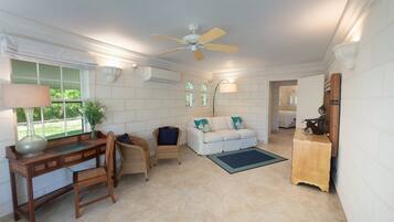 Villa, 6 Bedrooms | Living area