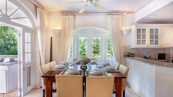 Villa, 6 Bedrooms | Dining