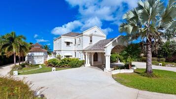 Villa, 6 Bedrooms | Exterior