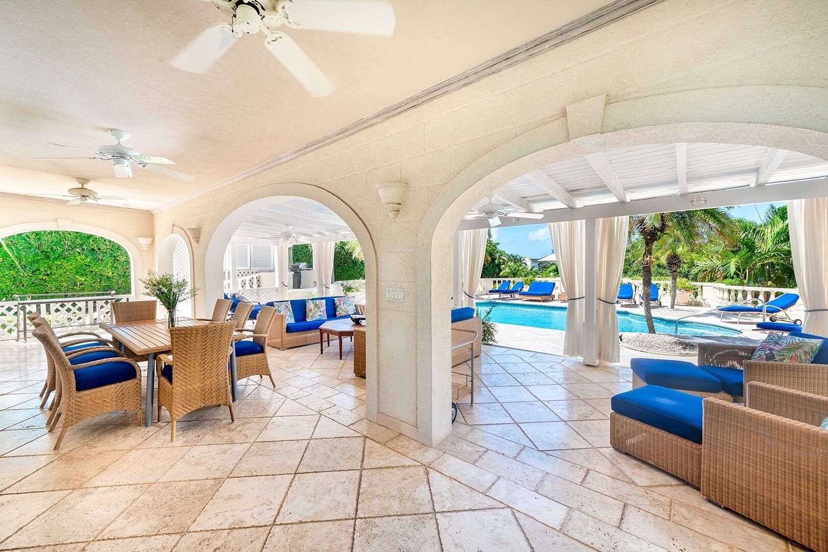 Villa, 6 Bedrooms | Outdoor dining