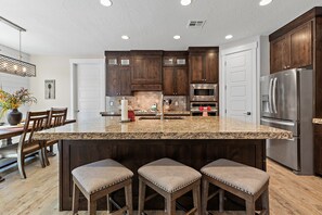 House, 4 Bedrooms | Private kitchen | Fridge, oven, coffee/tea maker, toaster - Hurricane Falls Pool, Hot Tub Plus Dog Friendly! 4 Bedroom Home (Hurricane)