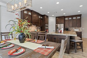 House, 4 Bedrooms | Dining