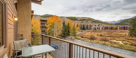 Condo, 2 Bedrooms | Property grounds