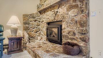 Condo, 2 Bedrooms | Interior