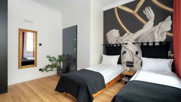 Desk, travel crib, WiFi, bed sheets