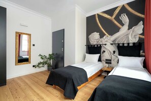 Desk, travel crib, WiFi, bed sheets