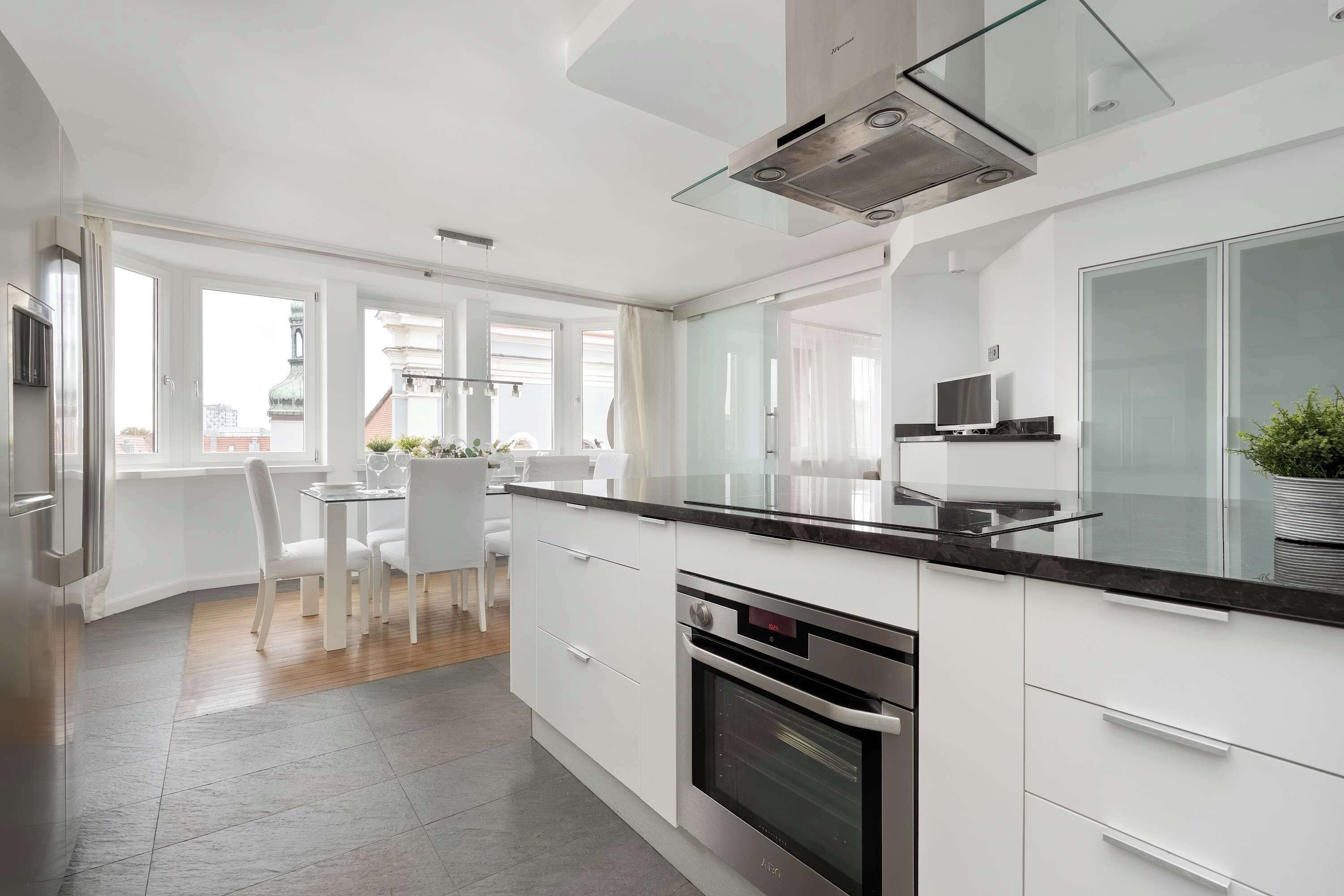 冰箱、微波炉、烤箱、炉灶