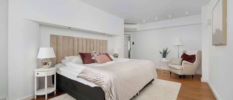 3 sovrum, skrivbord, strykjärn/strykbräda och resesäng