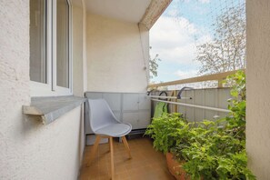 Property grounds - Afrykańska 12 Warszawa | Spacious Apartment with Desk and Bathtub (Warszawa)