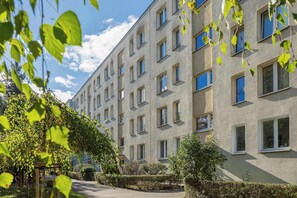 Exterior - Afrykańska 12 Warszawa | Spacious Apartment with Desk and Bathtub (Warszawa)