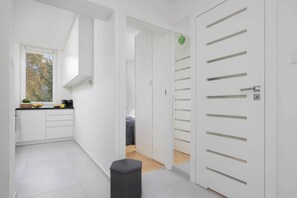 Interior - Afrykańska 12 Warszawa | Spacious Apartment with Desk and Bathtub (Warszawa)