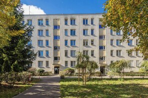 Exterior - Afrykańska 12 Warszawa | Spacious Apartment with Desk and Bathtub (Warszawa)