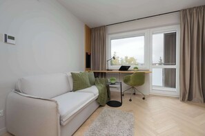 テレビ、書斎 / ワークスペース