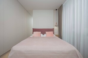 Desk, iron/ironing board, travel crib, WiFi