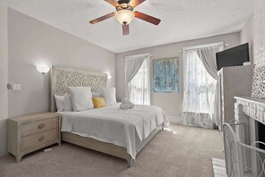 3 bedrooms, desk, iron/ironing board, travel cot - High Street Hideaway - For 8 (Columbus)