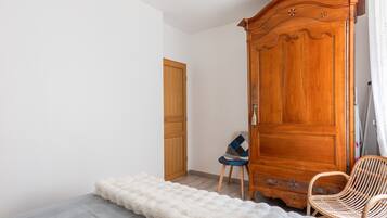 2 Schlafzimmer, BĂŒgeleisen/BĂŒgelbrett, WLAN, BettwĂ€sche