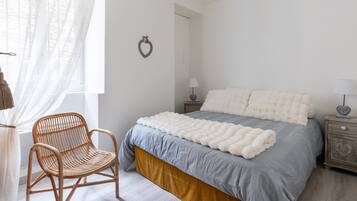 2 chambres, fer et planche à repasser, Wi-Fi, draps fournis