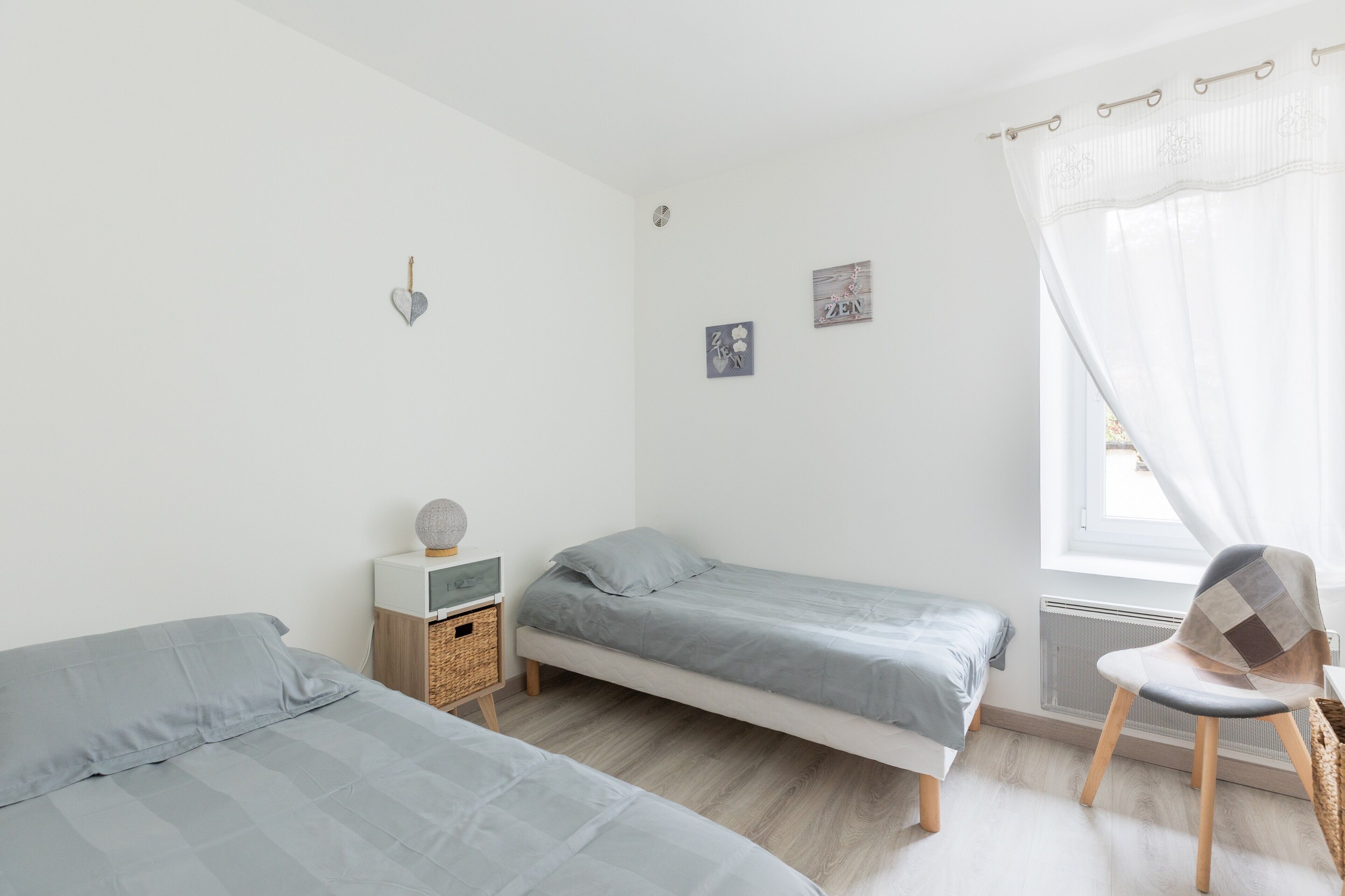 2 habitaciones, tabla de planchar con plancha, wifi y ropa de cama 