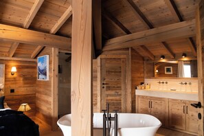 7 Schlafzimmer, Bügeleisen/Bügelbrett, Internetzugang, Bettwäsche