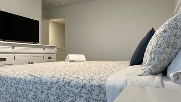 3 bedrooms, iron/ironing board, WiFi, bed sheets