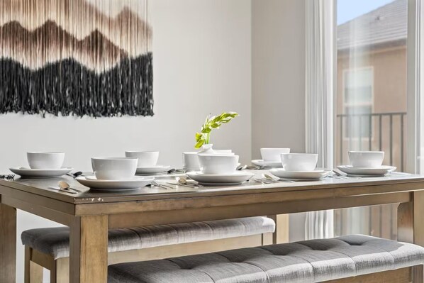 Dining - Desert Haven - Resort-Style Pool - 3BR Townhome (Washington)