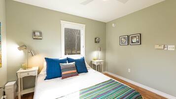 3 bedrooms, iron/ironing board, WiFi, bed sheets