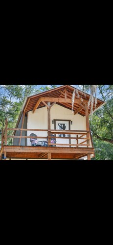 Peaceful Lakefront Getaway with Hot Tub & Kayaks