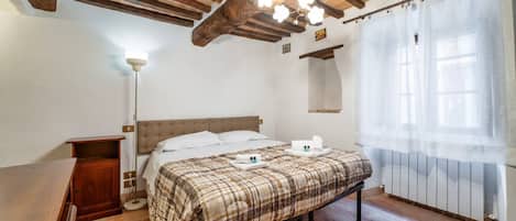 1 室のベッドルーム、アイロン / アイロン台