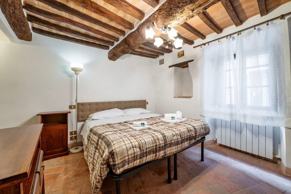 1 bedroom, iron/ironing board