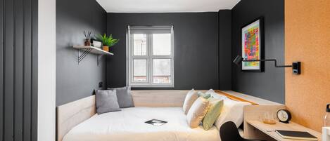 House, 6 Bedrooms | Laptop workspace, free WiFi