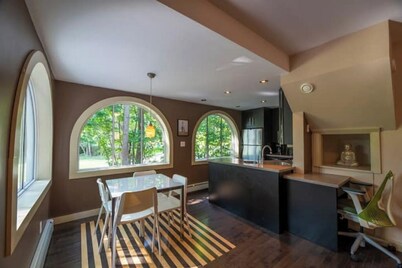 Stylish 1 bedroom ap in downtown