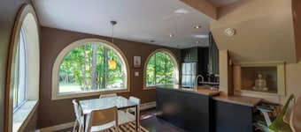 Stylish 1 bedroom ap in downtown