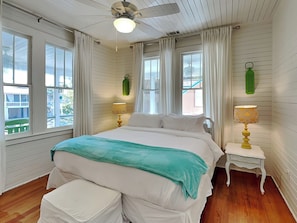 6 makuuhuonetta, silitysrauta/-lauta, internet, vuodevaatteet