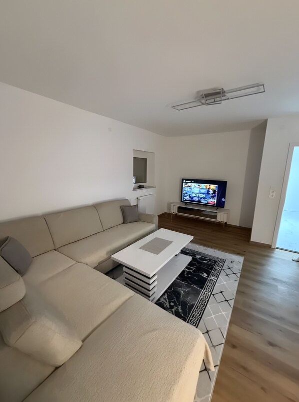 Living area - Attic apartment with air conditioning, in Freilassing (Freilassing)