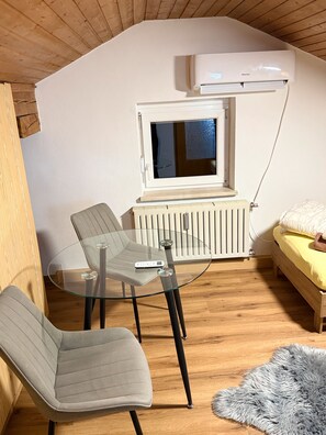 Dining - Attic apartment with air conditioning, in Freilassing (Freilassing)