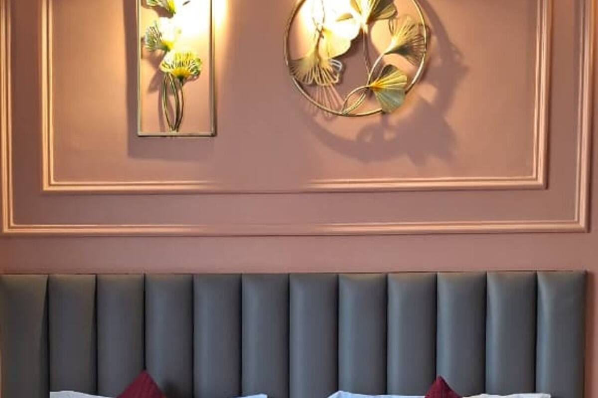 Luxury Apartment | Rollaway beds, free WiFi, bed sheets