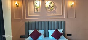 Luxury Apartment | Rollaway beds, free WiFi, bed sheets