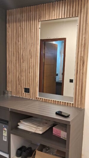 折叠床/加床（额外收费）、免费 WiFi、床单